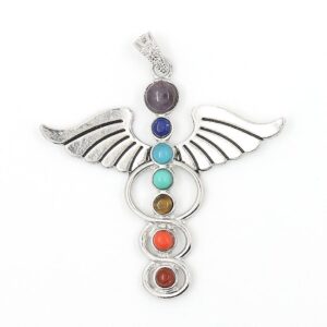 Pendente amuleto com asas de anjo com os 7 chakras